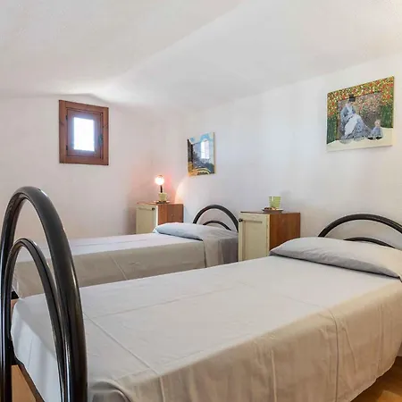 In 23142 * Porto Istana